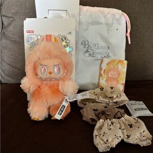 AUTHENTIC Big into Energy Happiness w/outfit